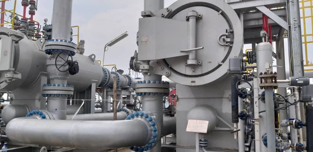 Engineered pipeline launcher and receiver system