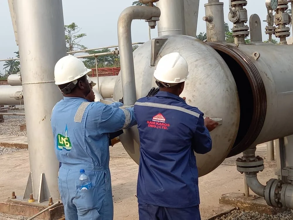 Supanova technicians carrying out pipeline pigging work