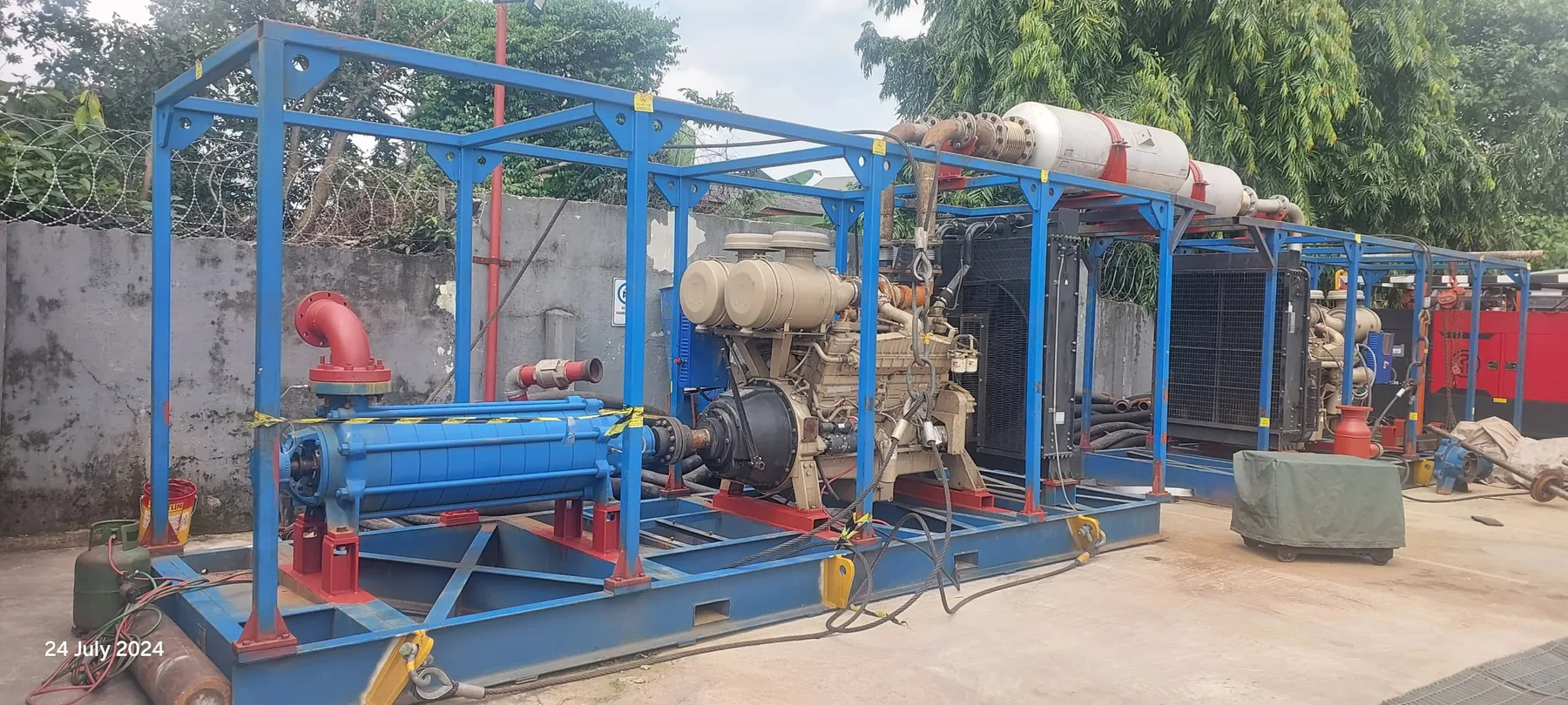 Pipeline service equipment