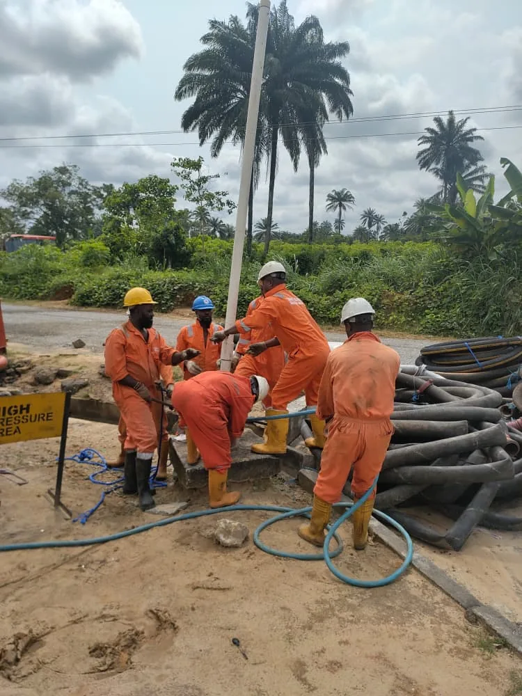Supanova field team carrying out pipeline maintenance work
