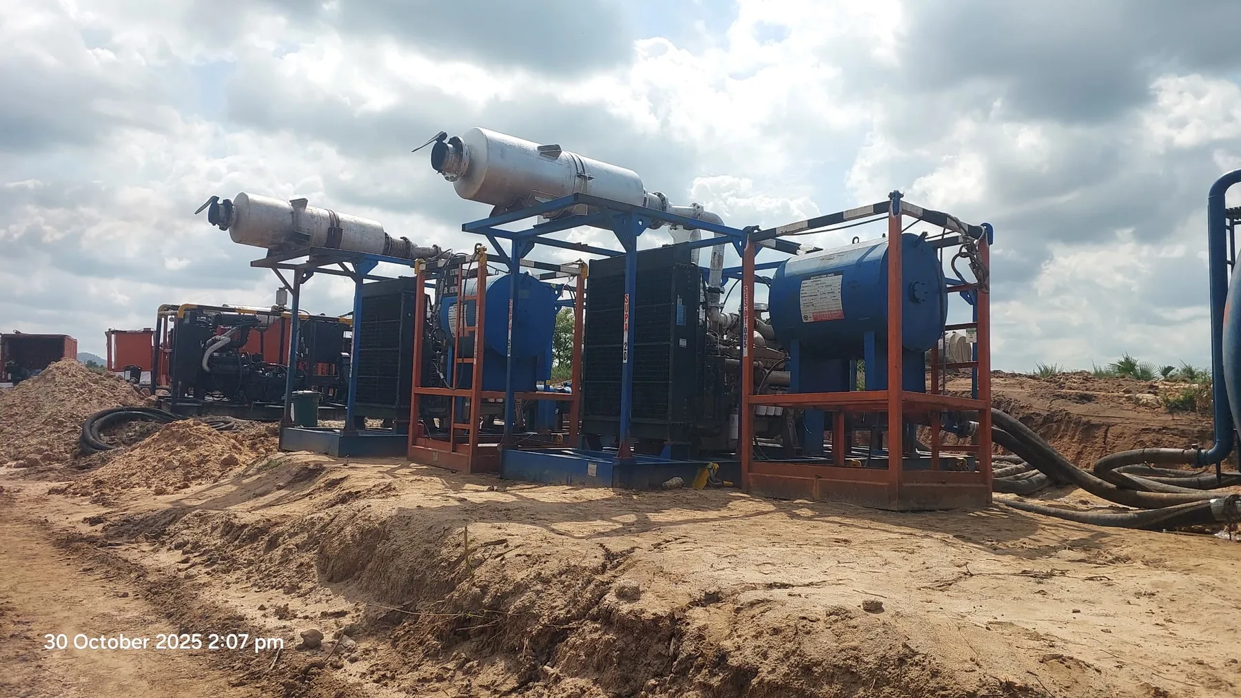 Pipeline service and nitrogen support equipment at a project site