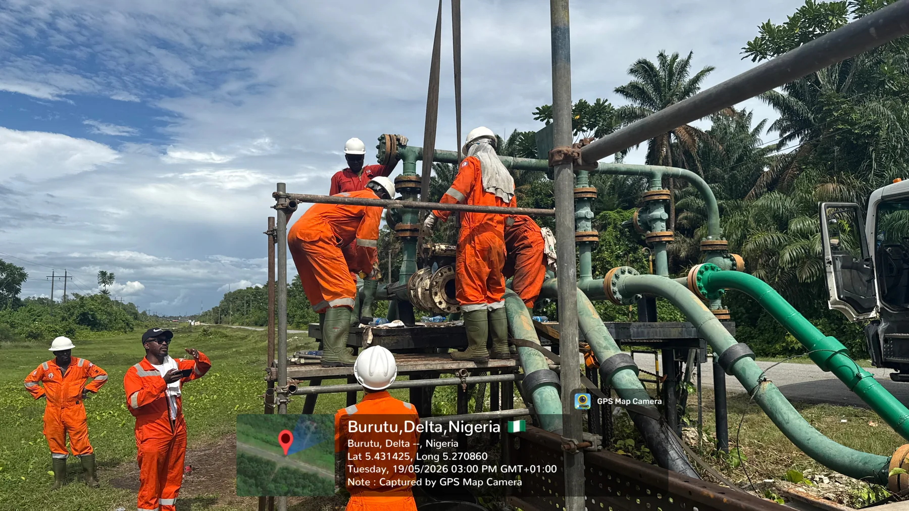 Supanova field team conducting an intelligent pigging operation